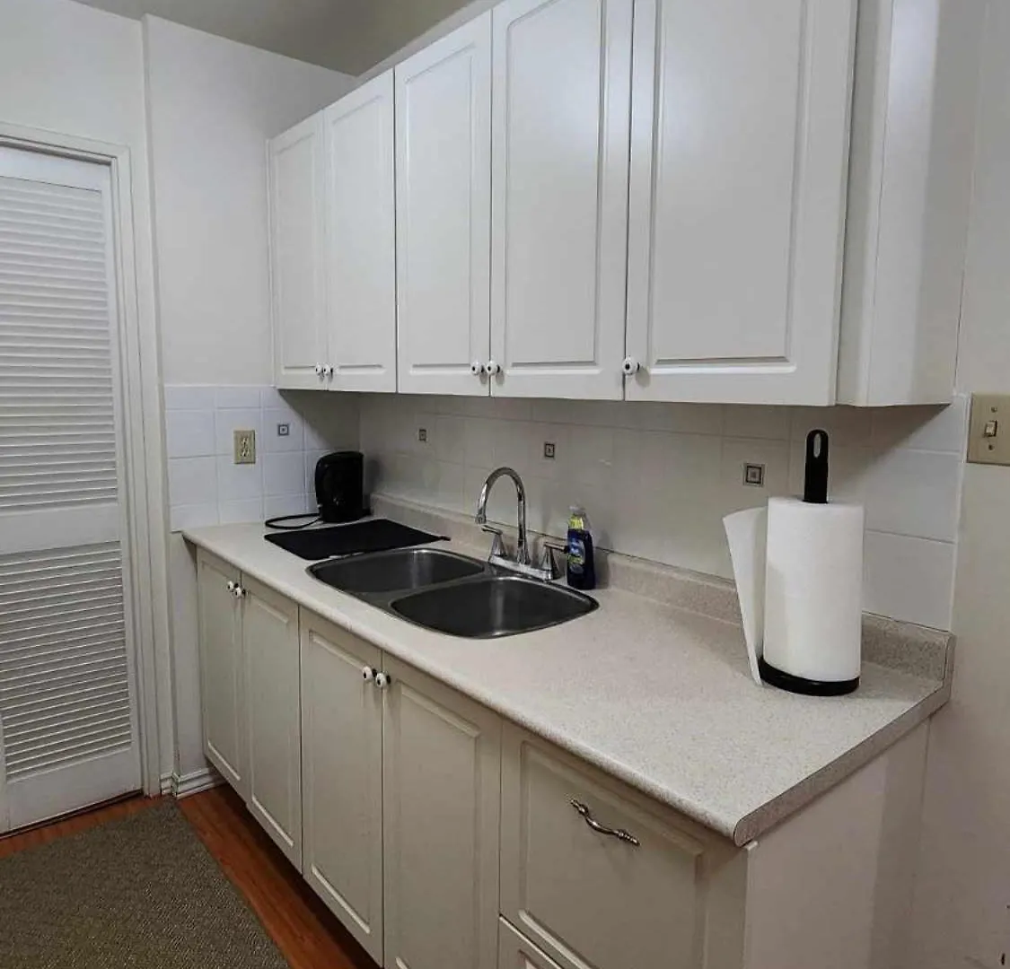 Cozy Town House Hotel Toronto Canada